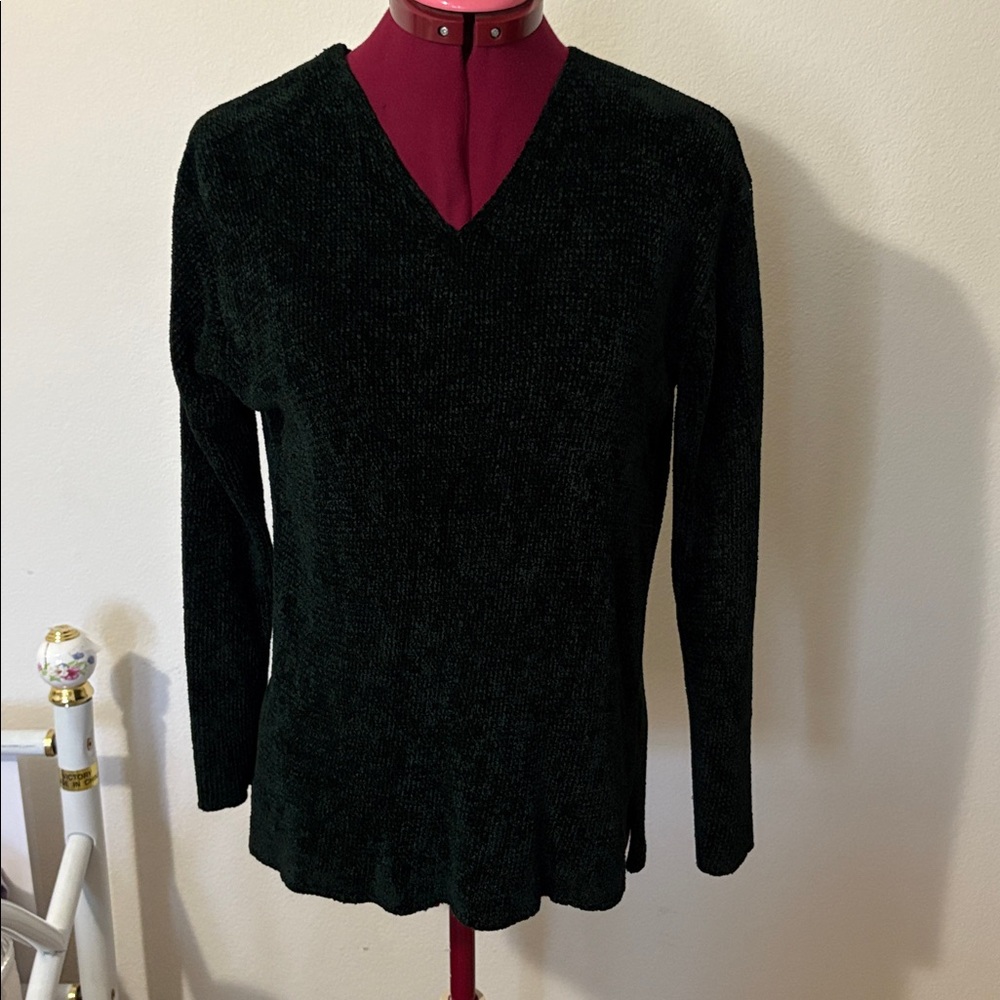 Jones New York Sport Petite Size P/S V-Neck long sleeves Sweater Made in Macau